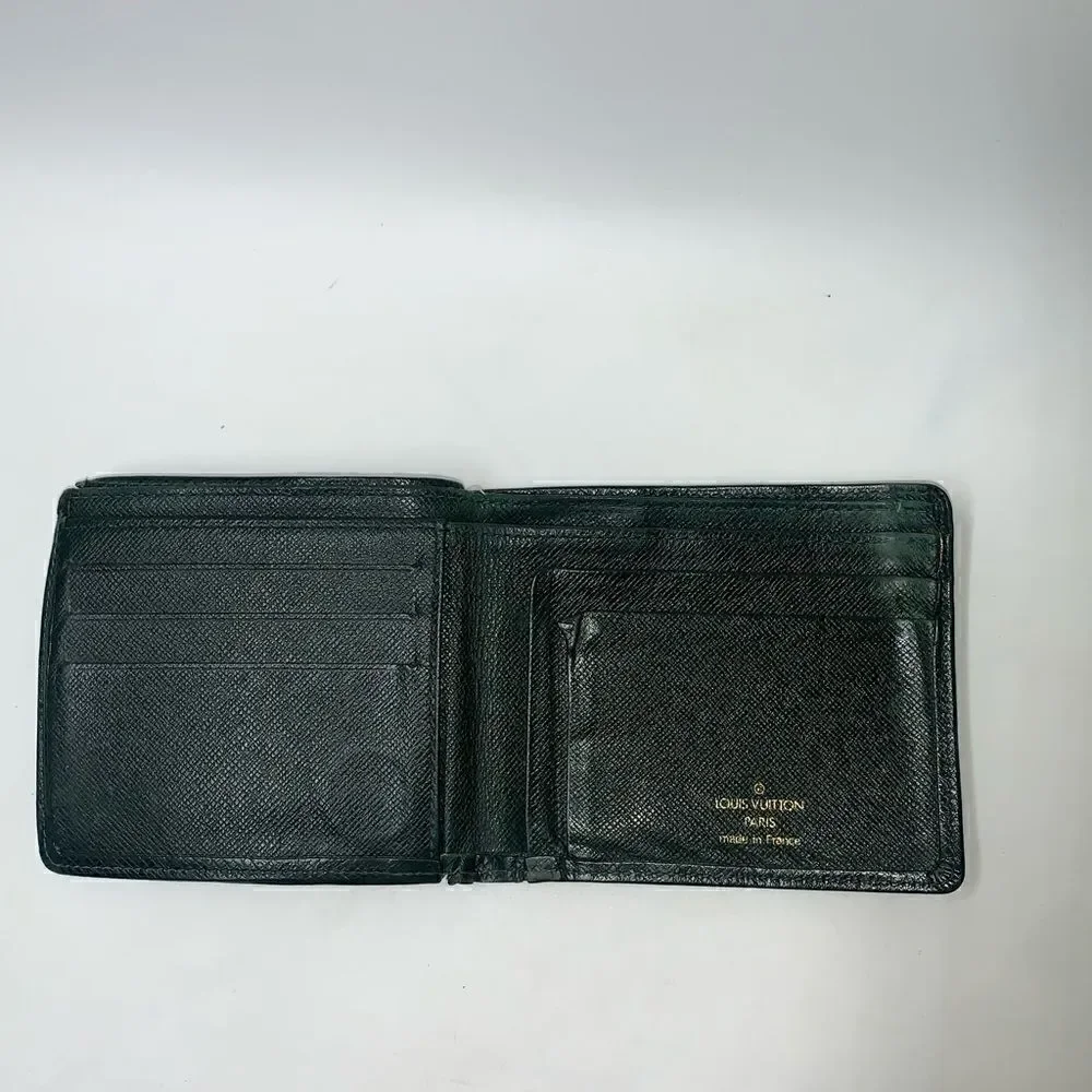 💥AUTHENTIC💥 Louis Vuitton Mens Leather Bifold Wallet Green